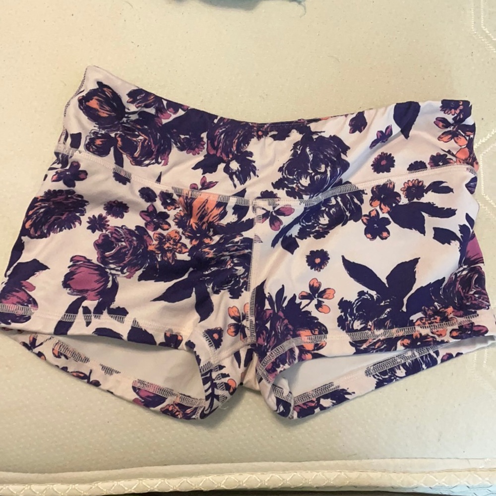 Floral fleo shorts